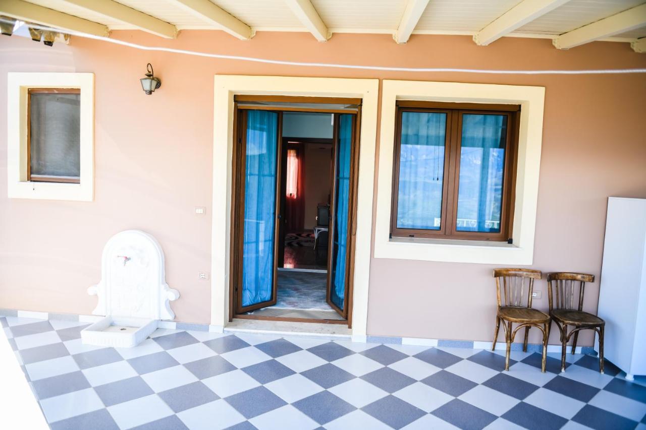 Villa Kuci, Drobonik Берат Екстериор снимка